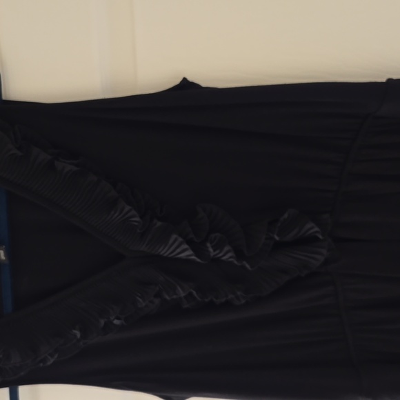 WHBM Ruffled V-Neck Top - Picture 4 of 9